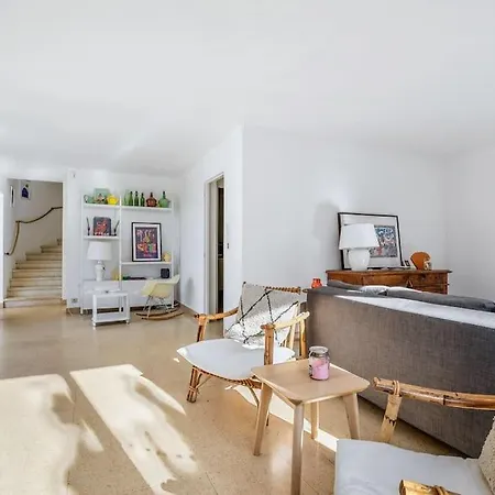 Notre Maison De *